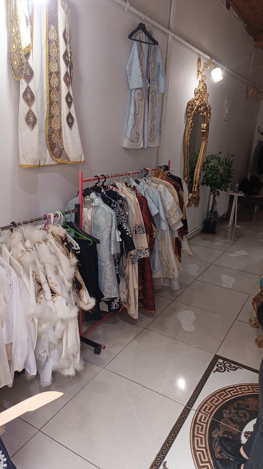 Salon Dilek Lale Gelinlik ve Sünnet Kıyafetleri